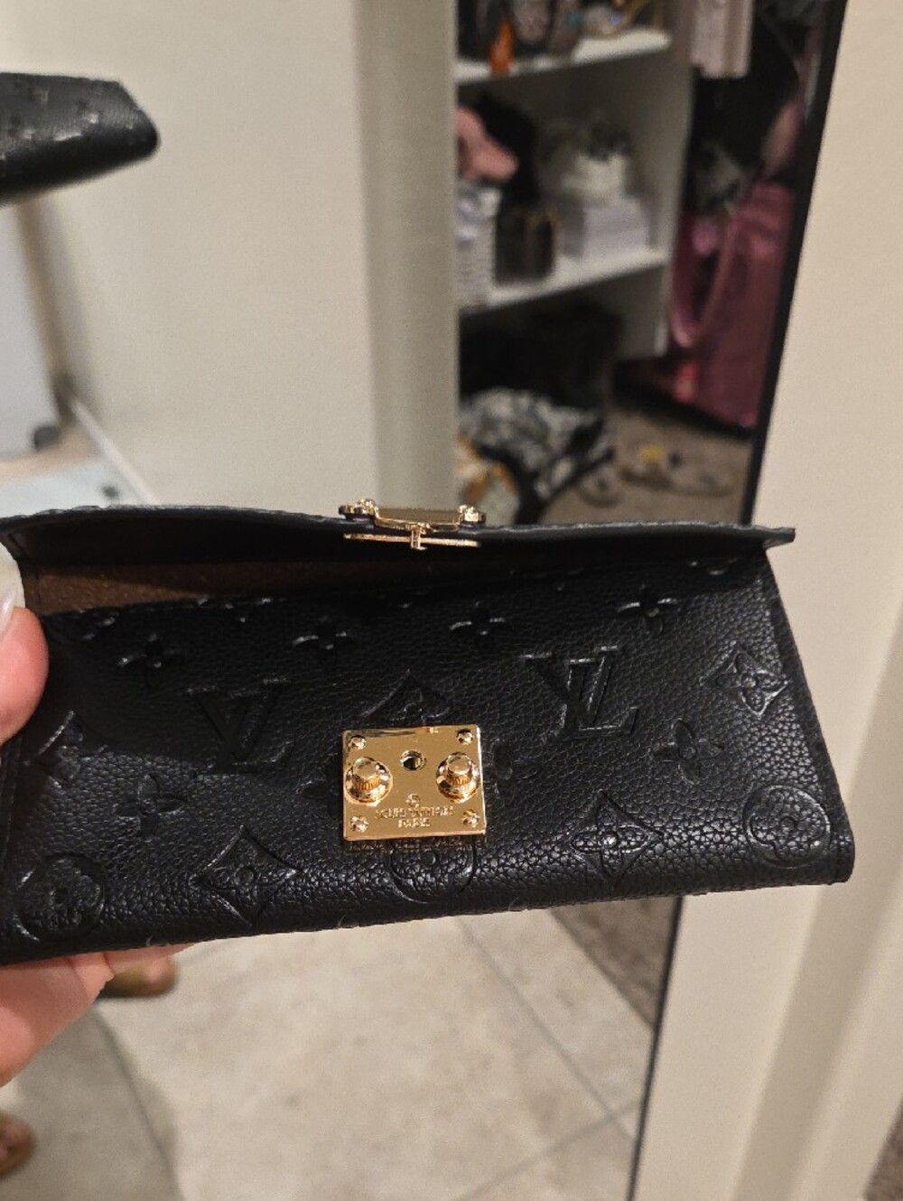 Luxury Black Embossed Leather Wallet with Gold Lock - Picture 9 of 10
